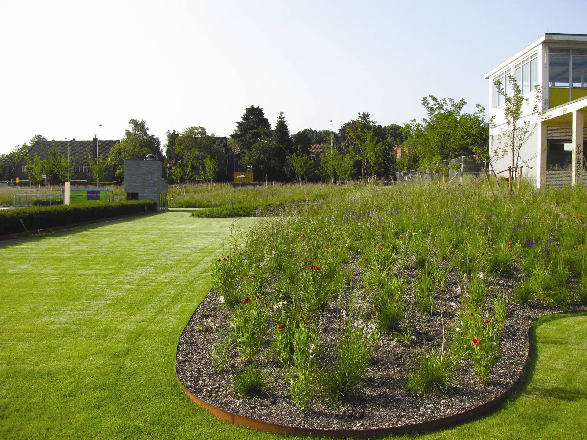 Nederlands Instituut voor Beeld en Geluid, Hilversum - Onderhoud van groen om de kwaliteit van de tuinuitstraling hoog te houden