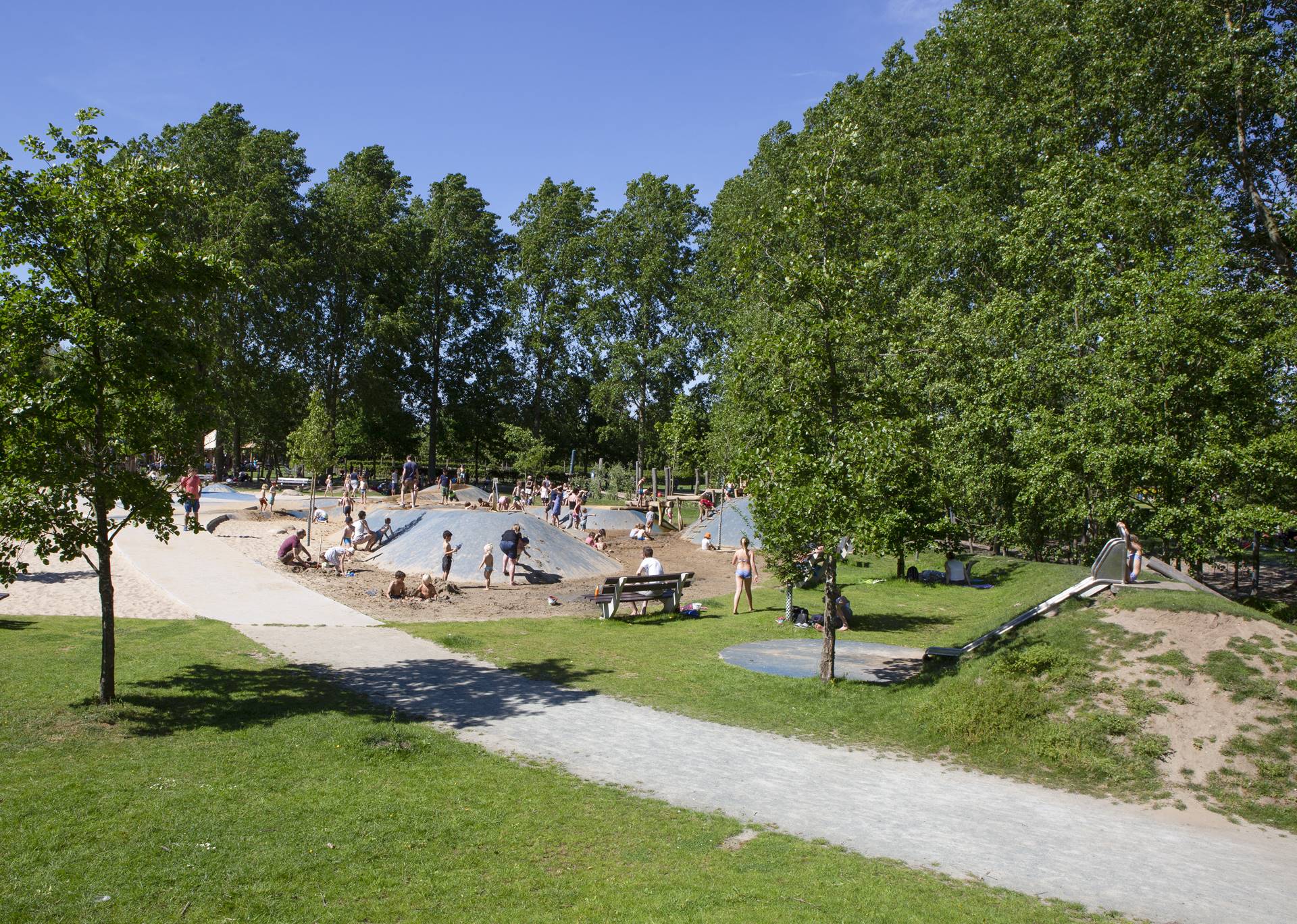 Puyenbroeck, Oost-Vlaanderen - Wij verzorgen groenonderhoud voor de waterspeelplaats op basis van een frequentiecontract