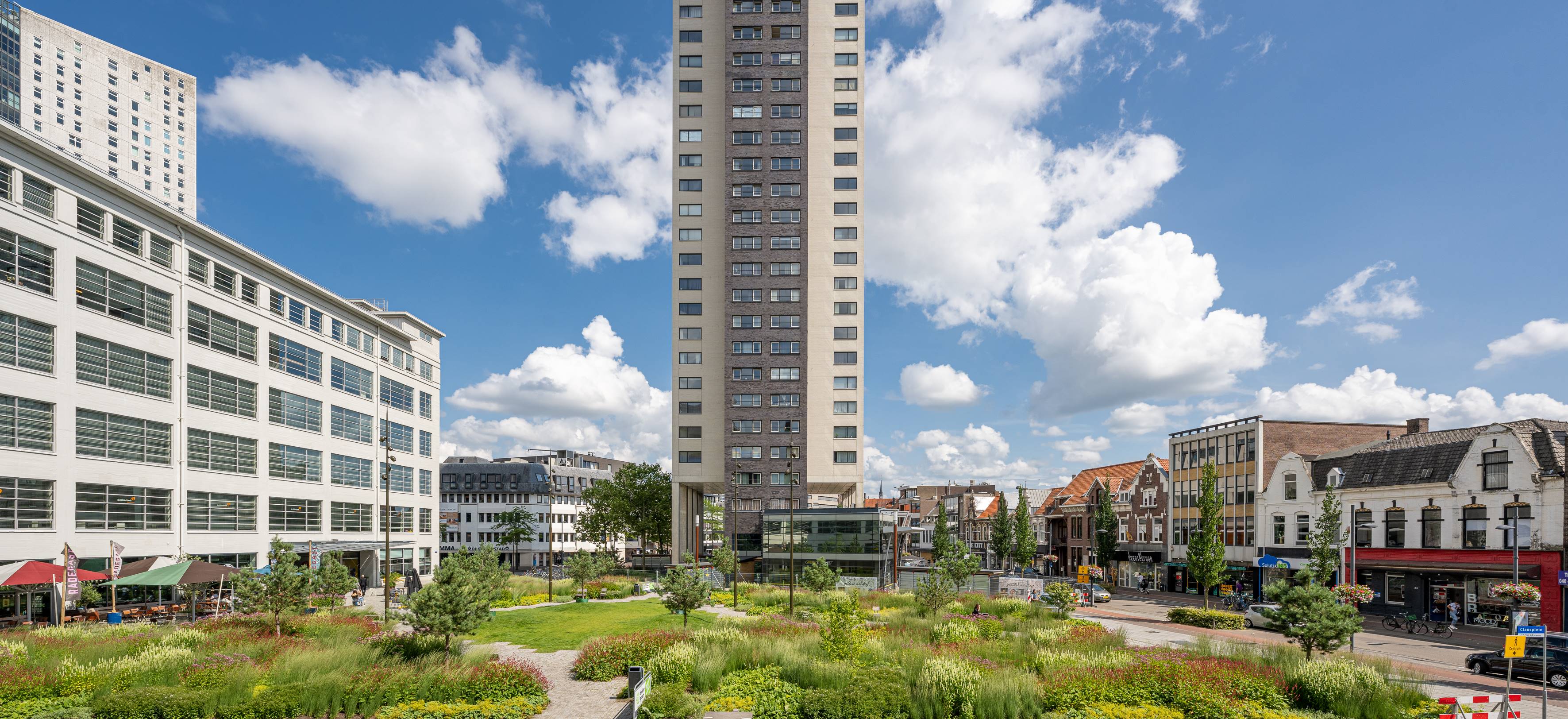 Clausplein, Eindhoven - Stadspark met waterretentiesysteem op parkeergarage