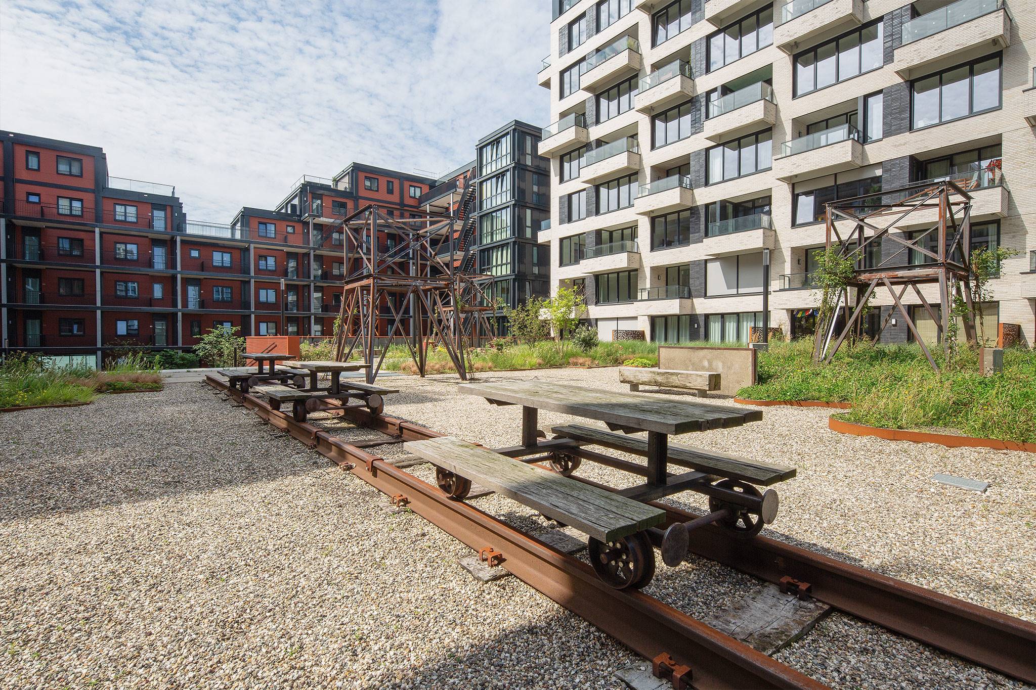 Pontkade, Amsterdam - Wij realiseerden een (semi) openbare ruimte op de NDSM werf voor omringende woningen