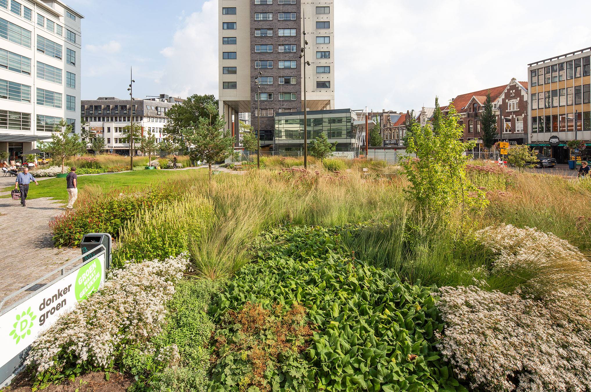 Clausplein, Eindhoven - Van Gemeente Eindhoven kregen wij de opdracht om het openbare Clausplein te voorzien van groenaanleg en herinrichting