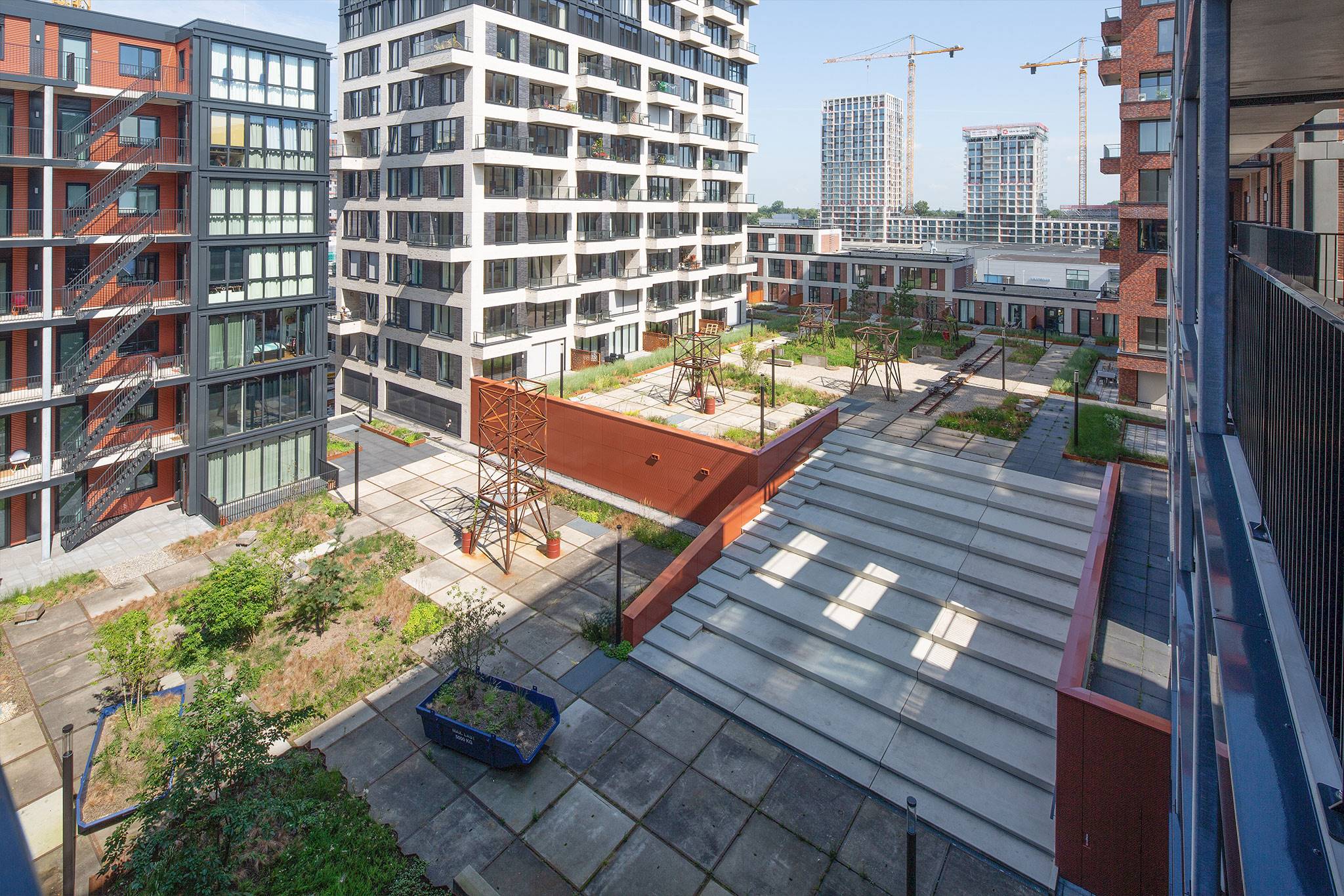 Pontkade, Amsterdam - Wij onderhouden een (semi) openbare ruimte op de NDSM werf voor omringende woningen